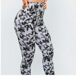BuffBunny Grey Camo leggings medium *sold out*